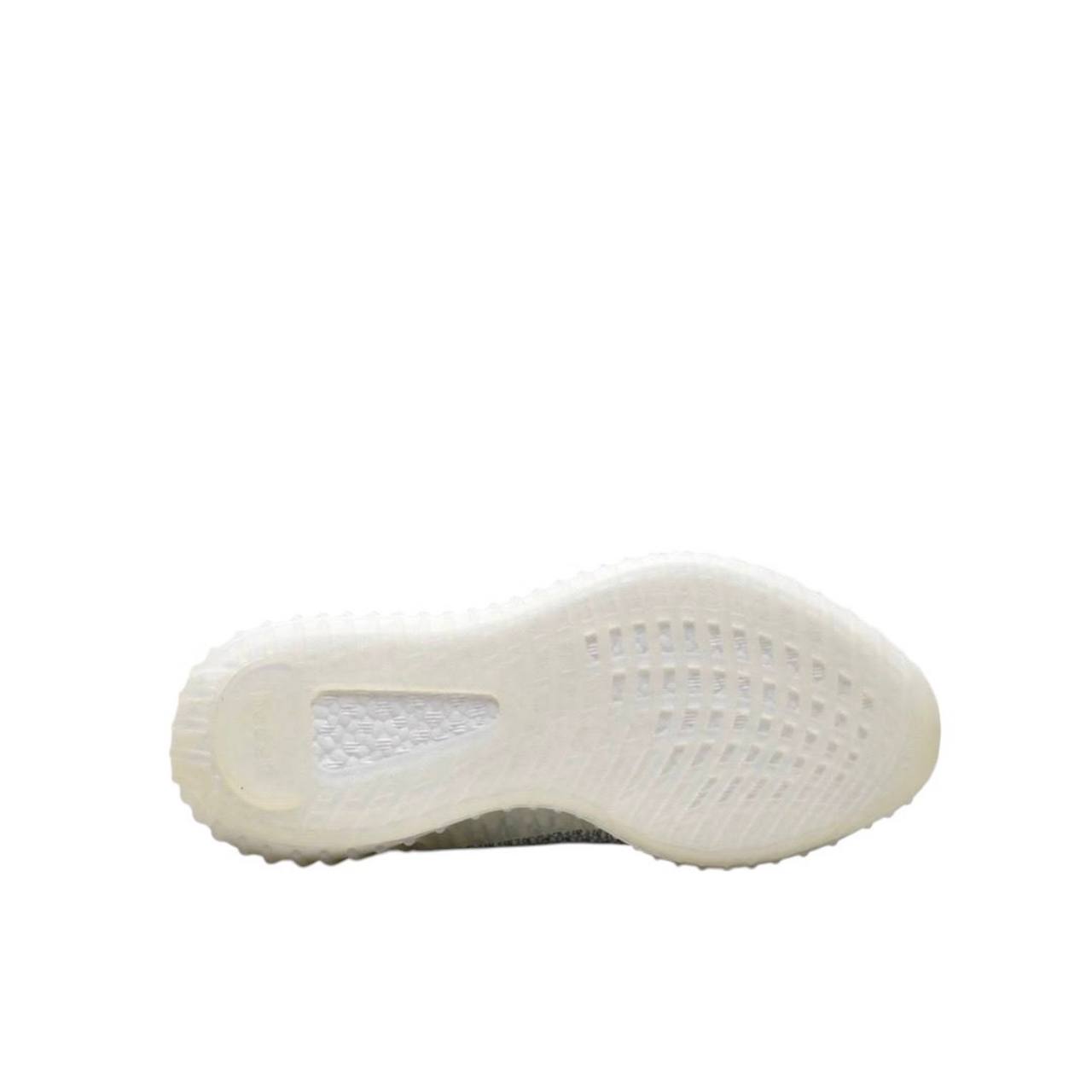 Маратонки Yeezy 350 V2 Carbon Beluga